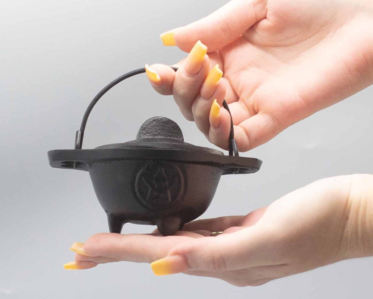 Chaudron en Fonte avec Pentagramme 5x9cm - Ether et sens