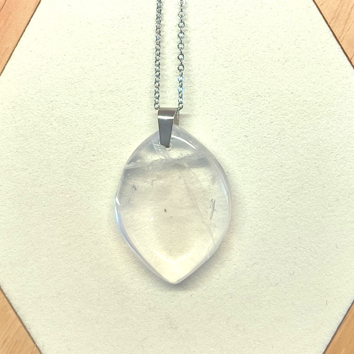 Pendentif pierre plate CRISTAL DE ROCHE