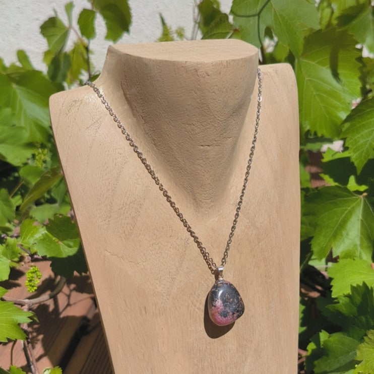 Pendentif pierre roulée RHODONITE