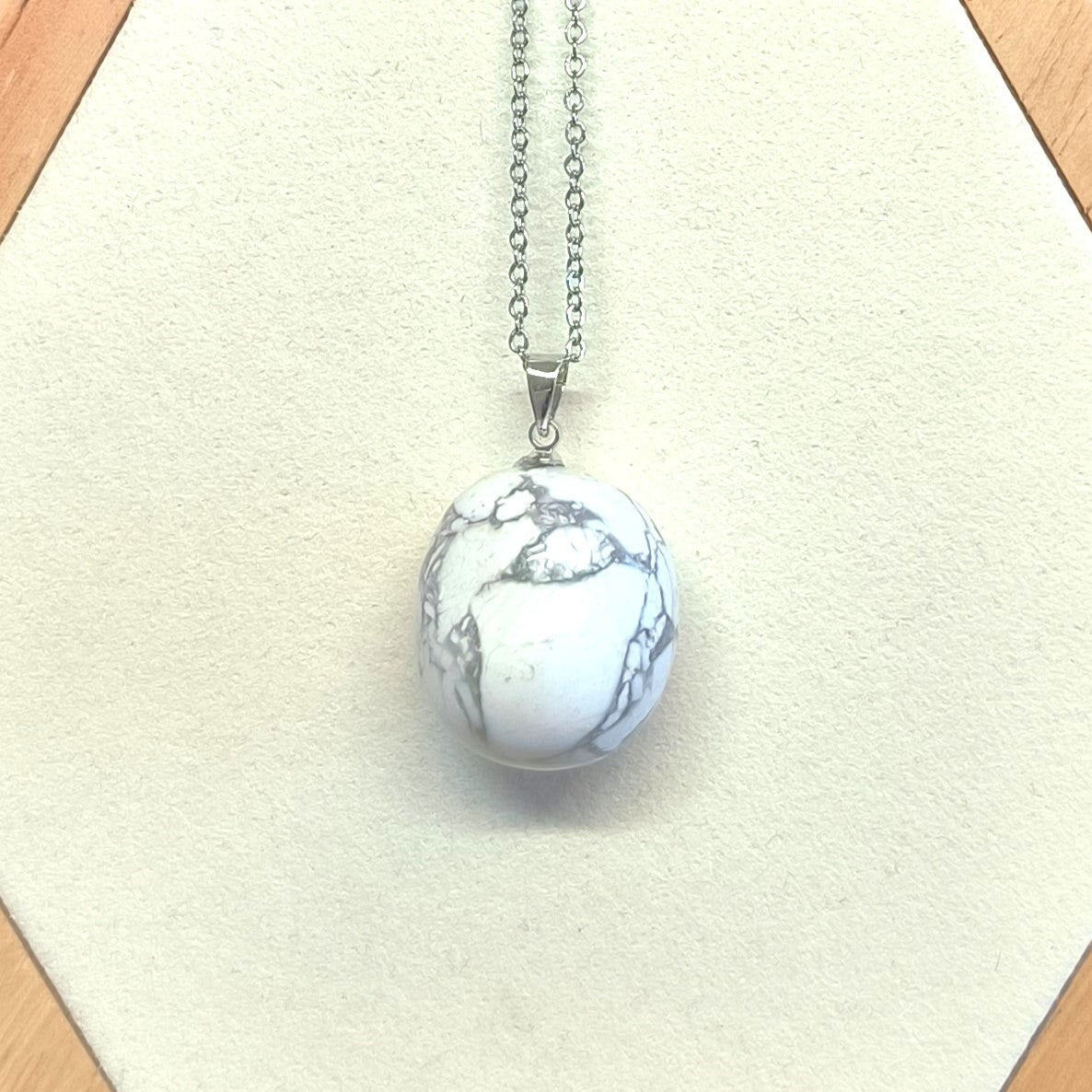 Pendentif pierre roulée HOWLITE