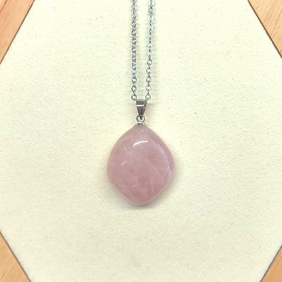 Pendentif pierre roulée QUARTZ ROSE