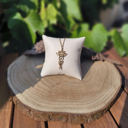 Pendentif Lotus Unalome - plaqué or - Ether et sens