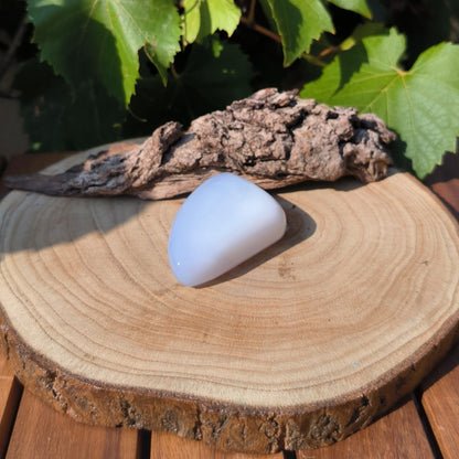 Galet Calcédoine bleue N°1 - 113g