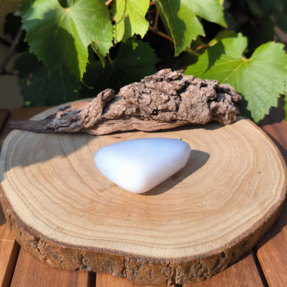Galet Calcédoine bleue N°1 - 113g